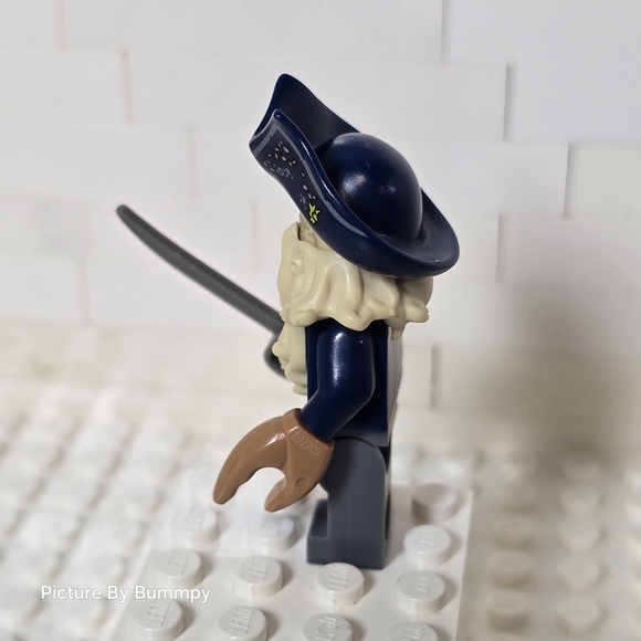 LEGO Davy Jones minifigure.
This character is from the Pirates of the Caribbean - Picture 4 of 5